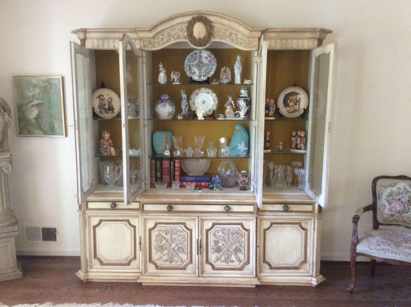 French Provincial Dresden Curio Cabinet