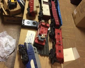 Vintage LIONEL TRAIN & TRACK COLLECTION