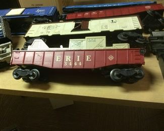 Postwar '57 LIONEL 3444 Erie Gondola with Crates Load
