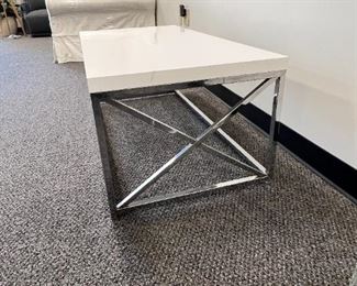 $60 Monarch Specialties Modern Coffee Table Glossy White Top w Chrome MTF153-4                      Description:  The modern rectangular shape of the cocktail table and criss-cross chrome metal base provides sturdy support. Use this multi-functional coffee table to complement your living room, family room, den or office space.
Dimensions: 22"D x 44"W x 16"H
Condition: Good condition with only minor superficial marks due to shipping  See photo's for more detail.
Location: Local pick up Portland, OR.  Shipper suggestions available upon request.  Item is in a warehouse with easy bay door access.