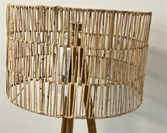 $75 Monaco Tripod Rattan Woven Shade Floor Lamp MTF153-9                                                          Description:  This floor lamp features a tripod silhouette with angled legs and a woven rattan shade for a mix of boho and coastal styles. It's made from solid wood with a natural finish, and the drum shade shows off a matching beige tone.  
Dimensions: 16 in base x 56H  Shade 21 in Diam.
Condition: New out of box. 
Location: Local pick up Portland, OR.  Shipper suggestions available upon request.  Item is in a warehouse with easy bay door access.