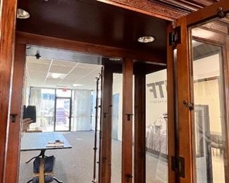 $200  Stunning Stanley Furniture China Cabinet Display Hutch MTF153-1                                      Description: Clean and pretty 3 glass panel front illuminated Stanley china cabinet. Single glass front door, 3 lower drawers flanked by 2 lower cabinet doors. Intricate brass toned hardware, illuminated top is enhanced by the mirror back interior, with interior glass shelving. It is in next to perfect condition. 

Dimensions: 50 x 16 x 76 in

Condition: Used and in very good condition. Only minimal signs of any wear associated with use and age. 

Location: Local pick up Portland, OR.  Shipper suggestions available upon request.  Item is in a warehouse with easy bay door access.