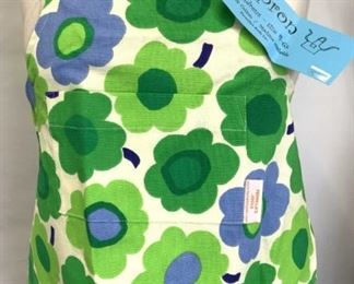 Fernellas Jools Cotton 60s Flower Aprons , NIP
