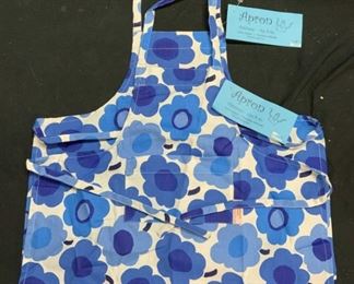 Pair FERNELLAS JOOLS Childrens Aprons NWT
