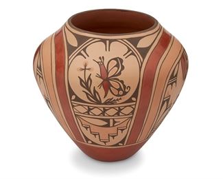326
Ruby Panana (B.1951, Zia Pueblo)
Large pottery olla
Signed to underside: Ruby Panana / Zia
The polychrome pottery vessel with bird motif on a buff ground
12" H x 13" Dia.
Estimate: $400 - $600