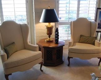 WINGBACK CHAIRS, OCCASIONAL TABLE, TABLE LAMP, DECOR