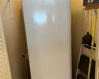 UPRIGHT FREEZER