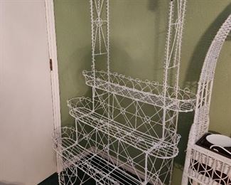 Is metal wire plant stand