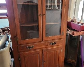 Corner cabinet