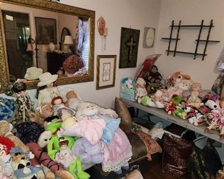  Stuffed animals dolls et cetera