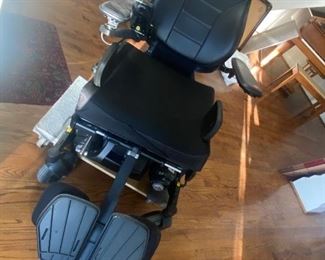 Electric wheelchair 