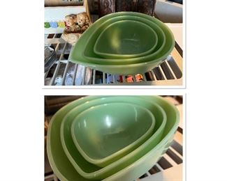 Teardrop shaped jadeite nesting bowls