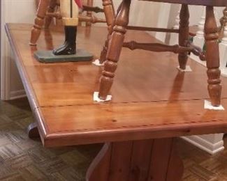 Elegant large dining table, also has two extension leaves and 6 chairs 