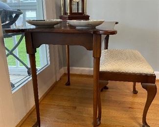 (F12) $175. Queen Anne Side Table measures 24" x 36" x 27" tall. Solid Wood - Very Good Condition. 