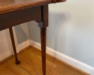 (F12) $175. Queen Anne Side Table measures 24" x 36" x 27" tall. Solid Wood - Very Good Condition. 