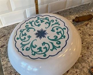 $40. Vintage Aluminum Pan with lid & Removable wooden handle - painted on lid and bottom!