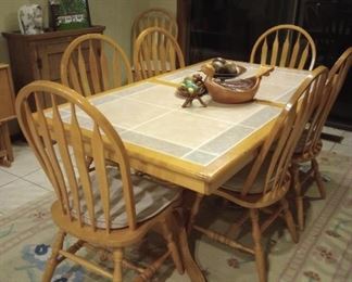 Dining table with 6 chairs 