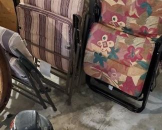 Excellent condition Padded Lounge chair & Paddded Chairs, 1 XL