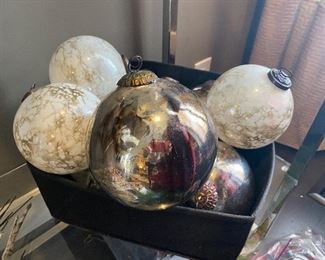 Lot#111  $20 Assorted larger glass ornaments