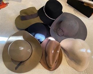 Lot#142 - $84 - 7 hats