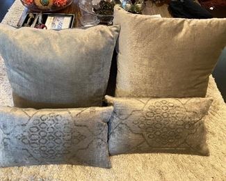 Lot#86 $85 - 4 grey pillow. large ones 22"x22". small ones 20"x12"
