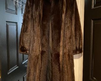 Lot#152 - $750 mink coat size 6