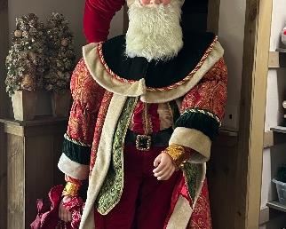 Beautiful 6 Ft Santa!