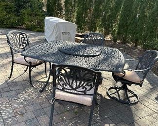 Fortune off cast aluminum outdoor table with chairs