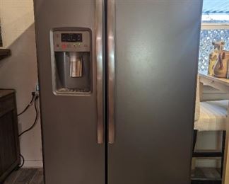 GE Refrigerator Model GSS25GMHBCES Serial HF404291