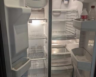 GE Refrigerator Model GSS25GMHBCES Serial HF404291