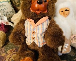 15” Robert Raikes Bear signed on left foot
JJ3227 X 10000
17016 Jason