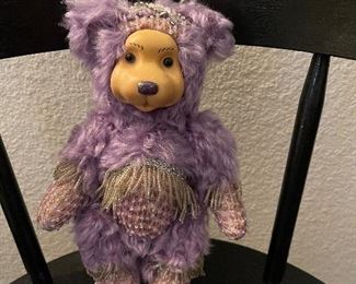9” Raikes beaded bear signed
Amethyst 
207 / 250