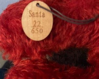 18” Raikes Bear Santa
22 / 650
Signed