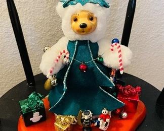 10” Raikes Bear 
Garland 
Signed 18 / 50