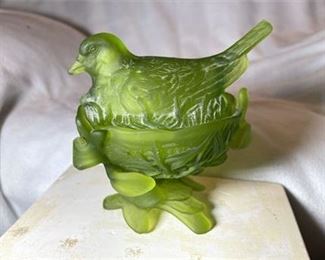 Lot 71 11 Bid(s)
Vintage Westmoreland Green Frosted Glass Bird Covered Candy Dish Bowl Marked