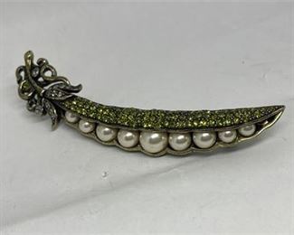 Lot 108 7 Bid(s)
Hiedi Daus 4.25" Sweet Pearl Brooch
