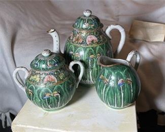 Lot 127 2 Bid(s)
Vintage Ginger Leaf Teapot Set Made in China
