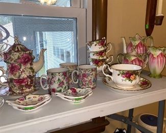 Floral tea pots and tea for ones 