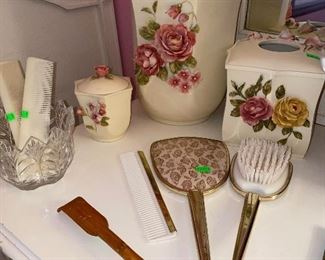 Vanity mirror comb brush set 