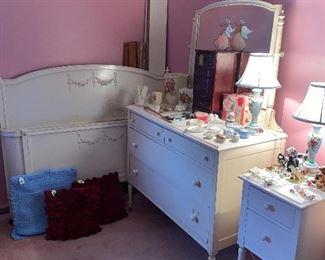 Full size bed frame, dresser and nightstand super cute 
