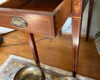 Drop leaf mahogany side table (1/2)