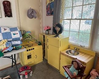 Vintage children’s kitchen