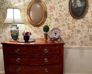 Stunning 18th c.  bow front mahogany chest of drawers *SOLD* 