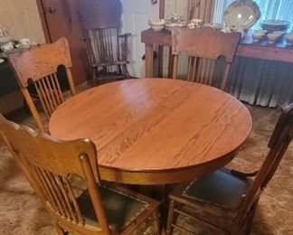 Antique Round Table w/6 Chairs and 3 Leafs