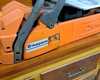 Chain saw...carving a mushroom???