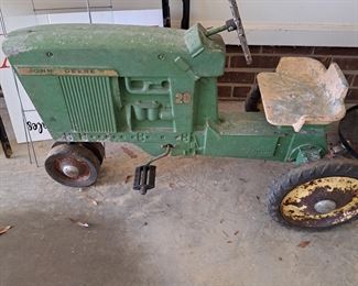 Vtg John Deere toy tractor