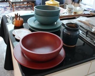 More kitchen wares
