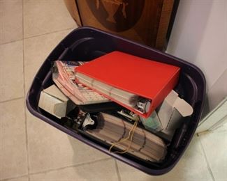 Two tubs of trading cards - mostly hockey, small amount of baseball