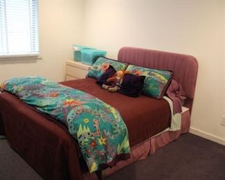 Queen bedroom - bed, blond modular furniture - ASK TO SEE