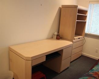 Queen bedroom - bed, blond modular furniture - ASK TO SEE